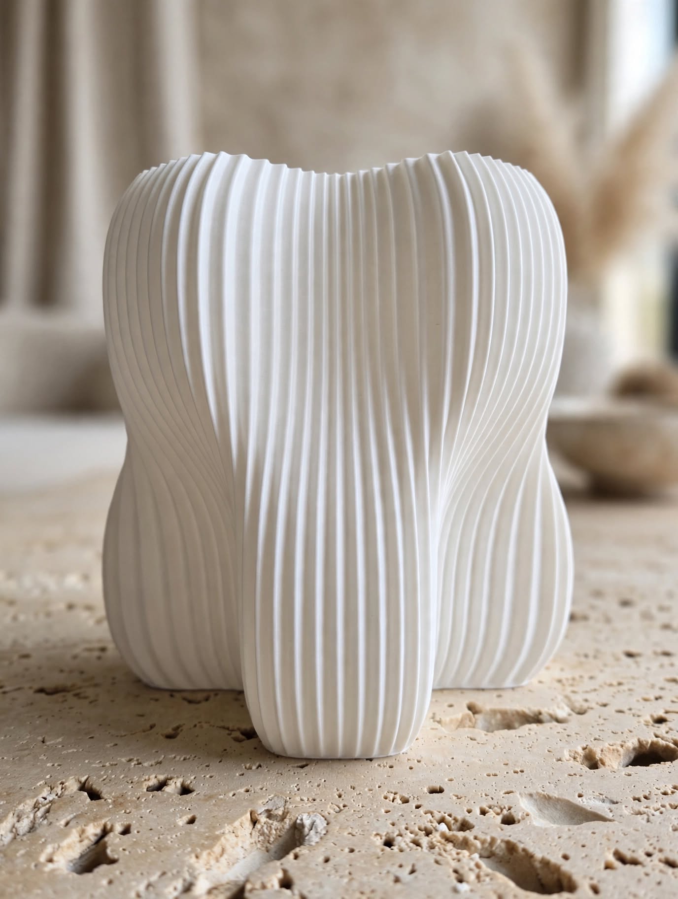 white_lamp_travertine_macro